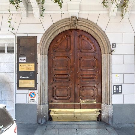 Milano City Apartments - Duomo Brera - Elegant Suite In Design District Bagian luar foto