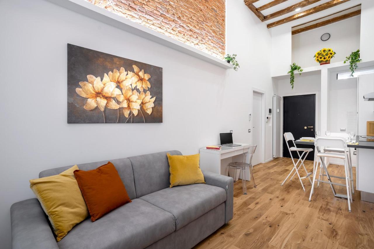 Milano City Apartments - Duomo Brera - Elegant Suite In Design District Bagian luar foto