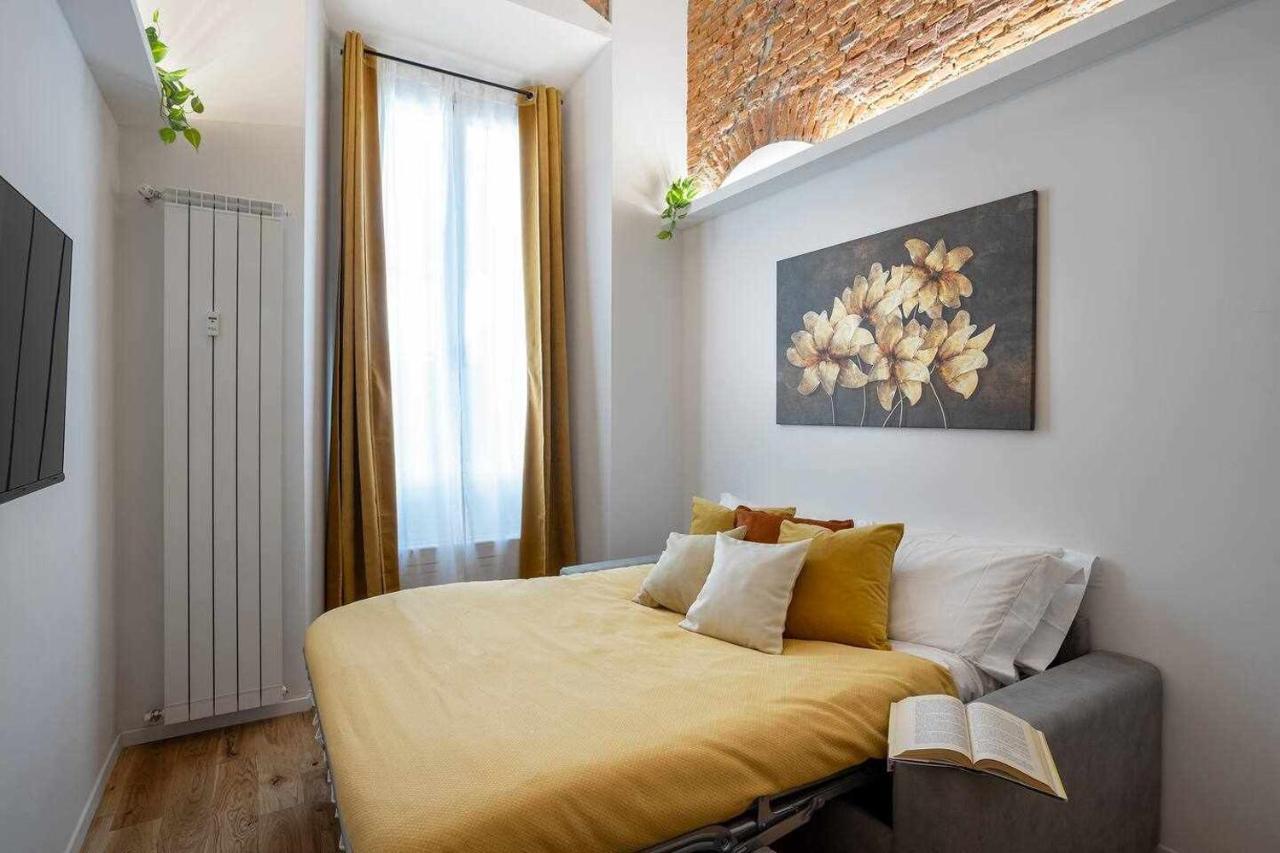 Milano City Apartments - Duomo Brera - Elegant Suite In Design District Bagian luar foto