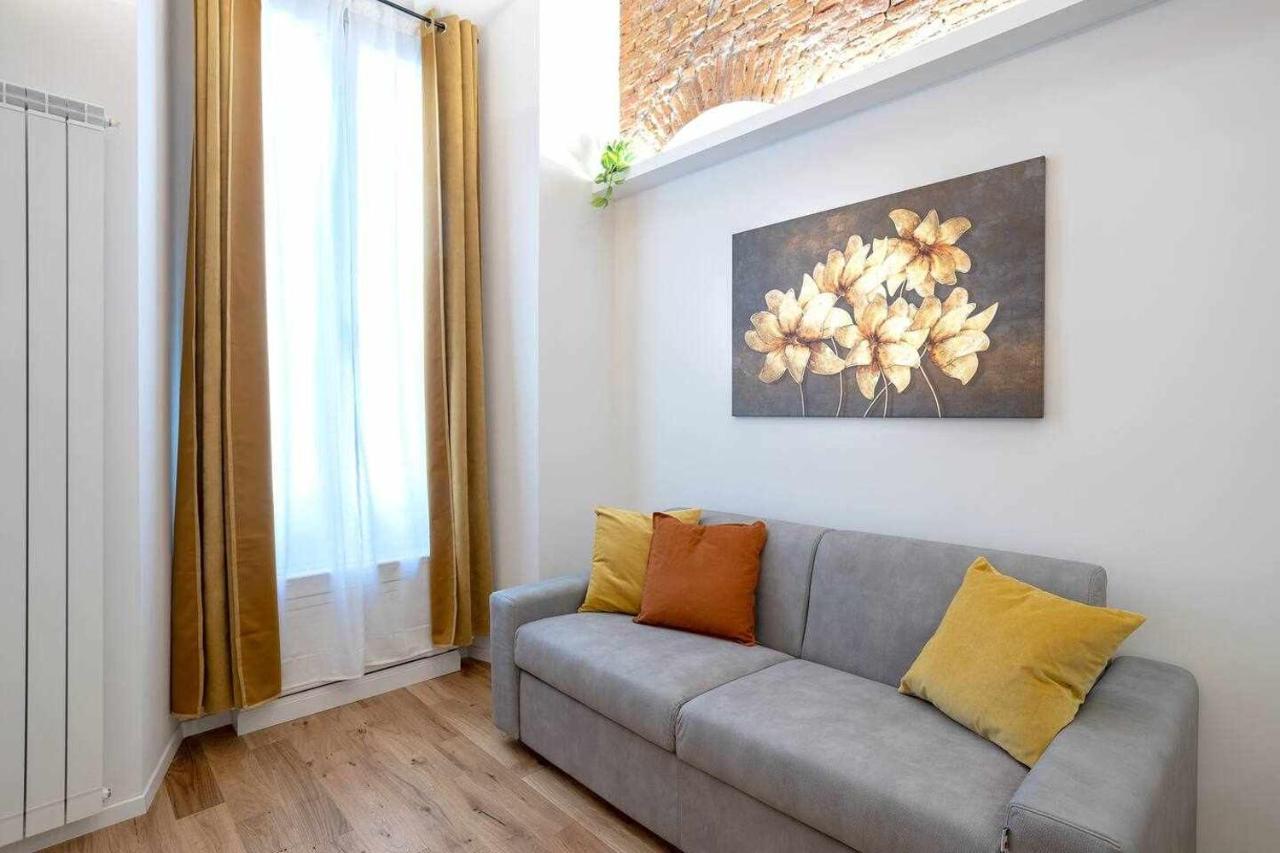Milano City Apartments - Duomo Brera - Elegant Suite In Design District Bagian luar foto