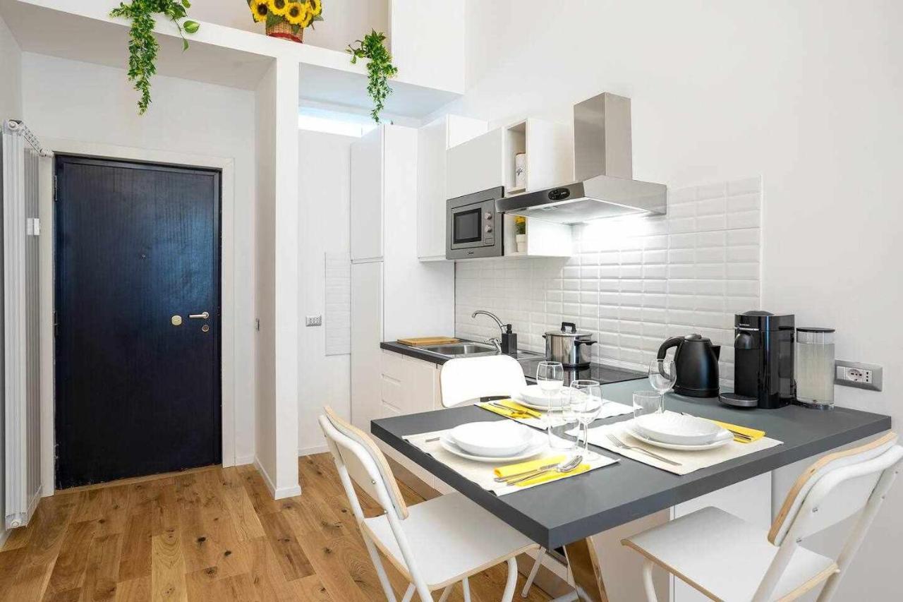 Milano City Apartments - Duomo Brera - Elegant Suite In Design District Bagian luar foto