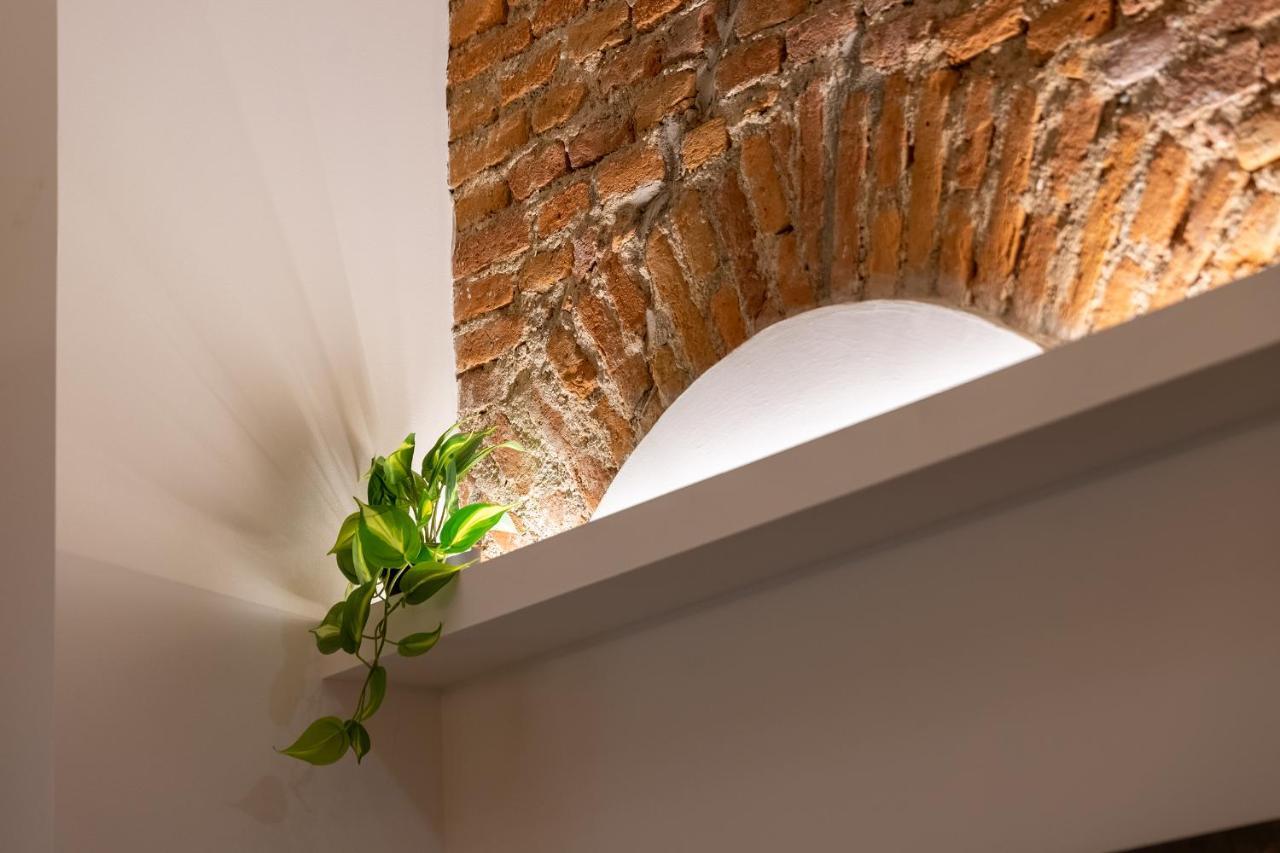 Milano City Apartments - Duomo Brera - Elegant Suite In Design District Bagian luar foto